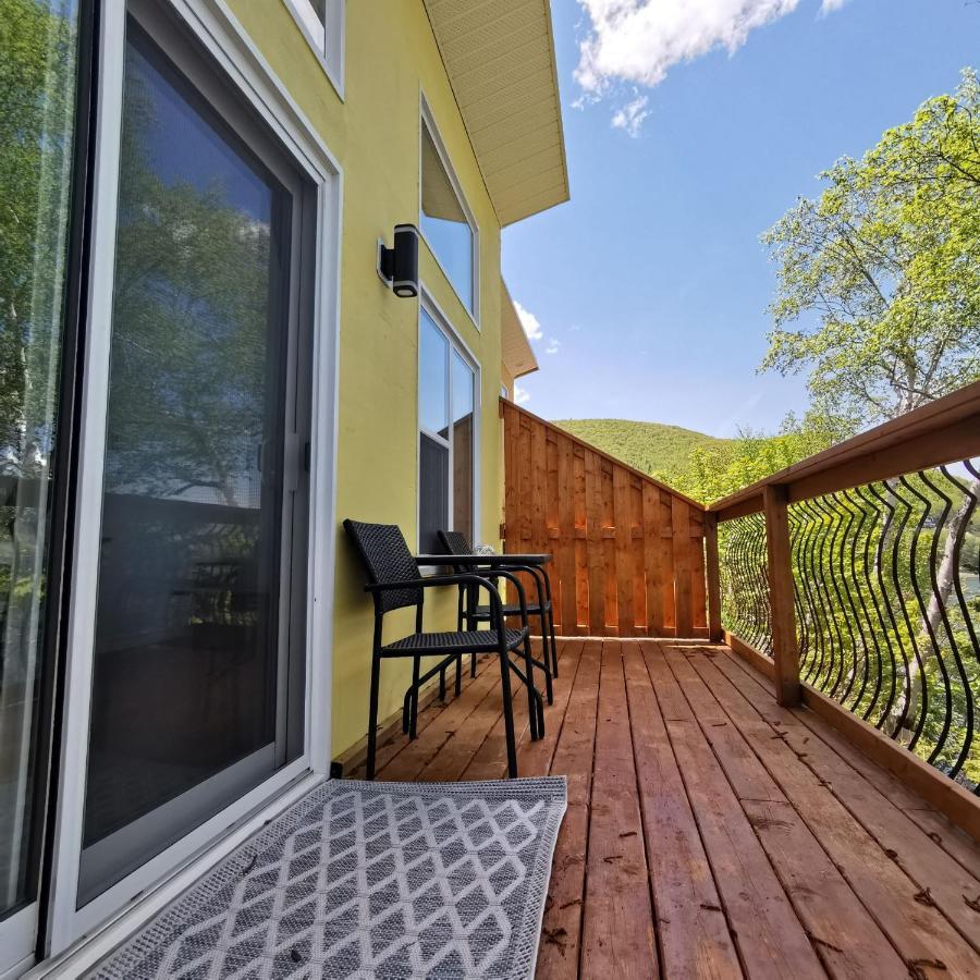 Knotty Pine Ocean Front Suite - Adults Only Ingonish Exteriör bild