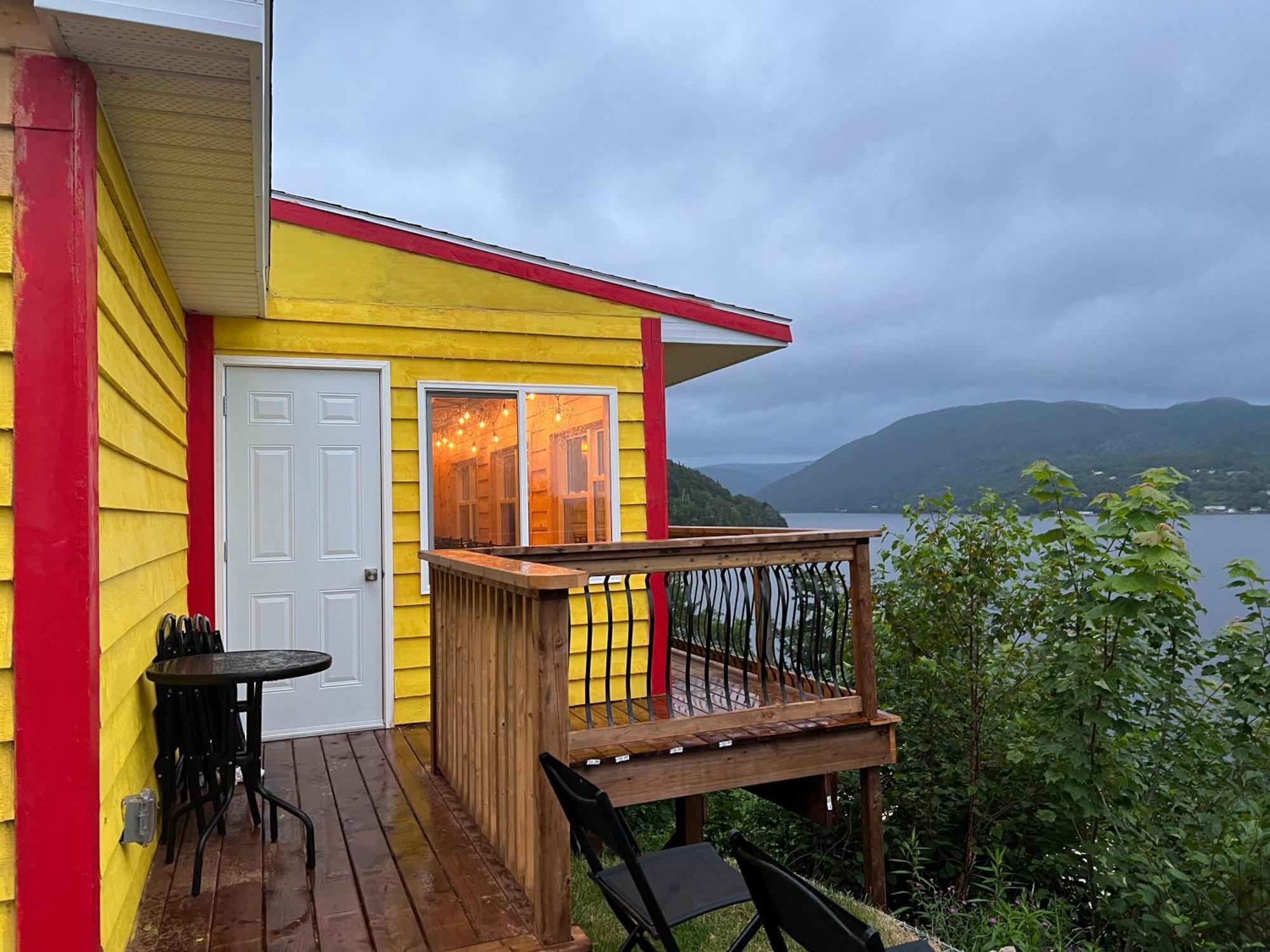 Knotty Pine Ocean Front Suite - Adults Only Ingonish Exteriör bild